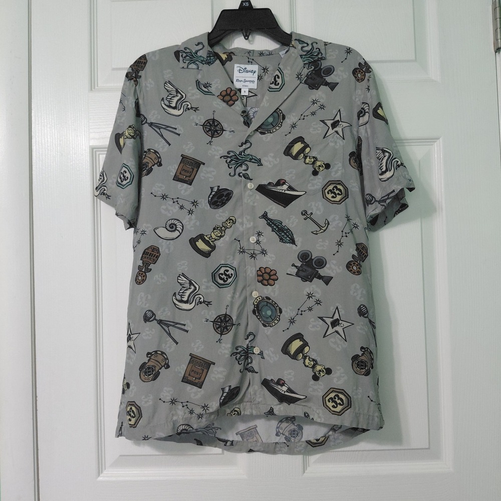 Disney Reyn Spooner Club 33 Mens S Grey Rayon Button Down Shirt Allover Print